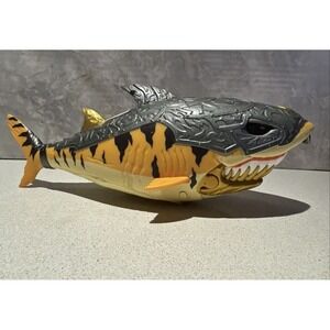 Moose Toys Treasure X SUNKEN GOLD Tiger SHARK Rare Fun Clean Tested Works Great